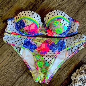 Victoria’s Secret bikini